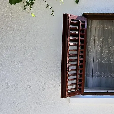 Small House Orebic